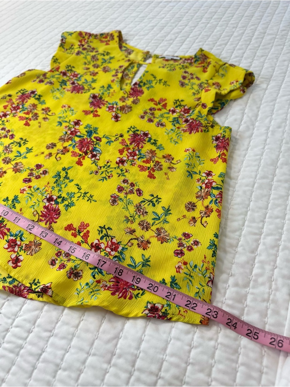 City Vibe Women’s M Yellow Floral Cap-Sleeve Blouse - Bright Yellow Floral Print - Picture 4 of 11